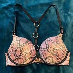 Snake print with ring back bnwt